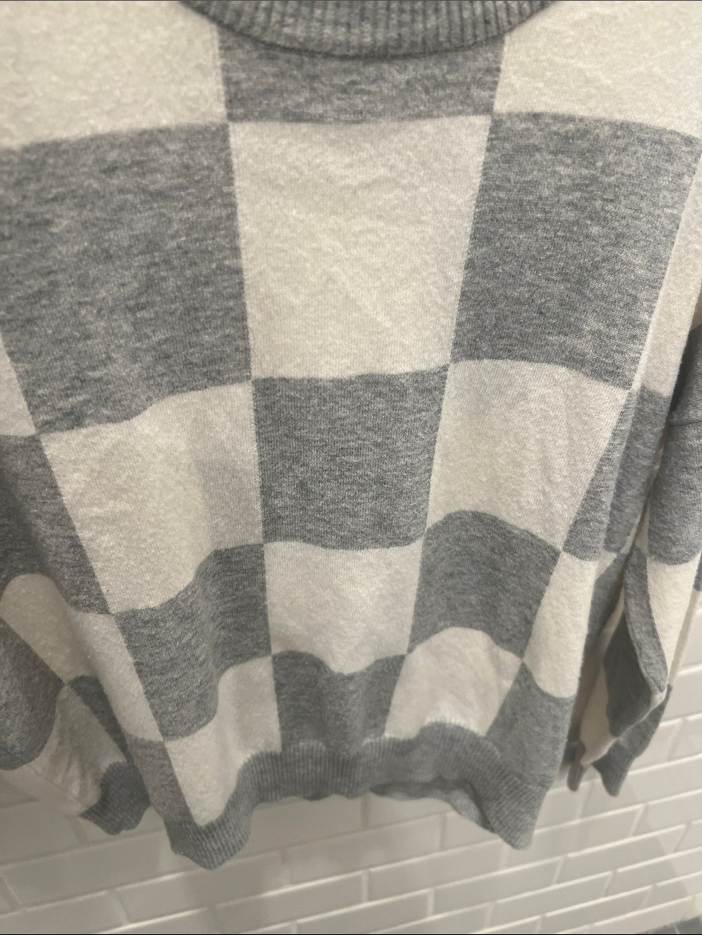 Tahari Classic Gray & Cream Checkerboard Sweater - Women's Crewneck - Picture 4 of 4